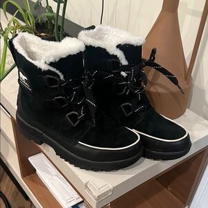 Women's Black Winter Boots
